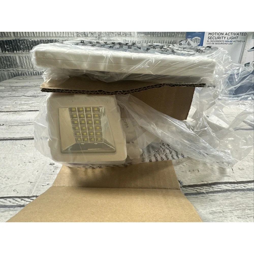 Westinghouse 2000 Lm Triple-Head Solar LED Motion Activated Security Light White
